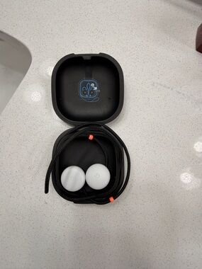 google White pixel buds with case